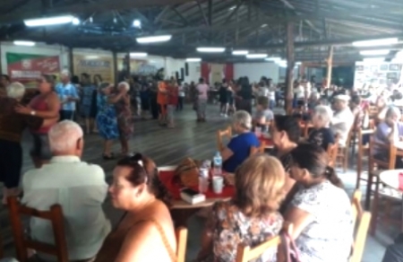 Conviver realiza primeiro baile do ano no domingo (07)