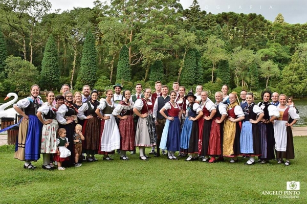 Sonnenschein participou de curso de danças pela Associação Cultural de Gramado