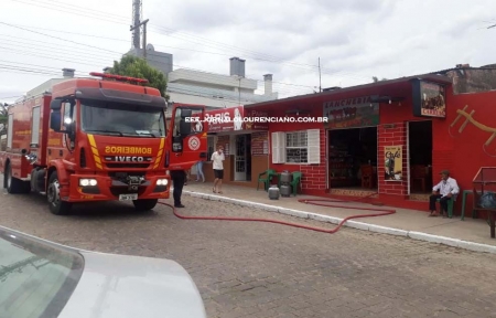 Corpo de Bombeiros controlou início de incêndio no centro da cidade