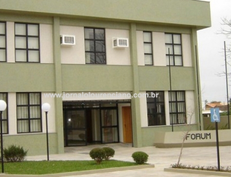 Os dois júris de maio foram transferidos para agosto