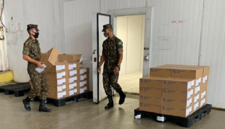 RS recebe medicamentos do kit intubação, que Exército distribui a partir de terça, dia 16