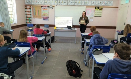 Projeto da FURG-SLS com escola do campo promove resgate de fotografias e objetos antigos