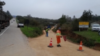 Ecosul realiza intervenção para evitar o fluxo de caminhões no desvio do pedágio da Glória em Canguçu