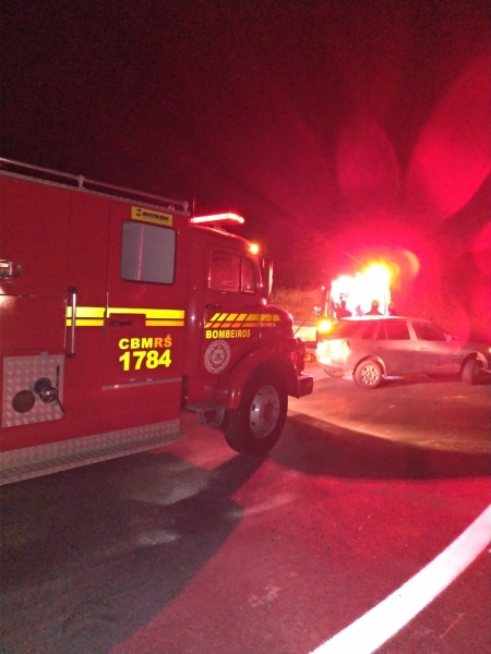 Acidente entre carro e carroça em Prado Novo deixa duas pessoas feridas