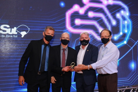 Jepsen Supermercados: Leander e Leonhard Iepsen receberam premiação da Azonasul na noite desta terça-feira