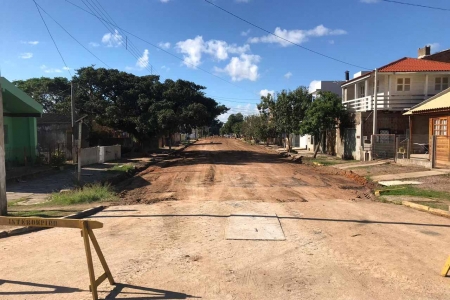 Mais uma rua recebe pavimentação 