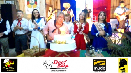 Fandango em comemoração aos 33 anos do CTG Galpão da Peonada aconteceu neste sábado