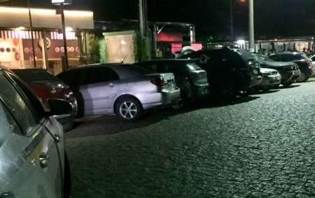NOVO DECRETO:  Estacionamento e permanência de pessoas na orla da praia na virada do ano está permitido até 1h - leia outras mudanças