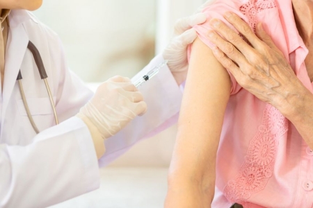 4ª dose: Vacinação contra a covid para pessoas de 80 anos ou mais acontece nesta quarta-feira