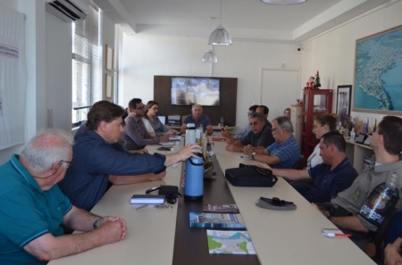 Prefeito discute futuro dos convênios com a Santa Casa com entidades lourencianas