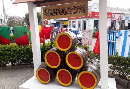 Centro de São Lourenço do Sul já está recebendo uma bonita ornamentação em suas ruas para a 32ª Südoktoberfest