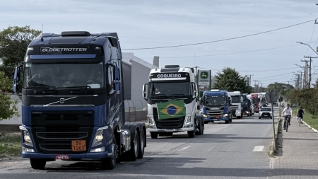 Grupo de caminhoneiros de São Lourenço do Sul realiza Desfile de caminhões na tarde deste sábado