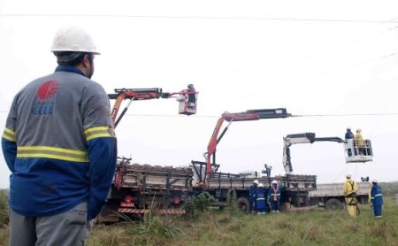 Queda de energia elétrica atinge quase todo município na tarde desta terça-feira