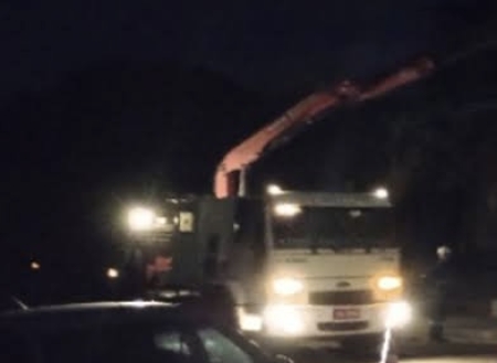 Após ventos e chuvas na madrugada, vários pontos estão sem luz no interior e cidade