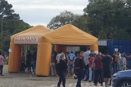 Vacinação deste domingo na praça central teve boa adesão da população