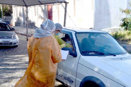 HOJE, terça-feira (15), serão vacinadas pessoas de 53, 54 e 55 anos - 700 doses da Pfizer disponibilizadas