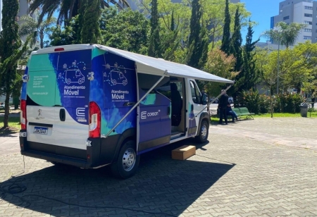 Clientes da Corsan têm acesso facilitado a serviços digitais por meio de caravanas itinerantes