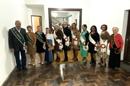 Grupo conviver realizou baile na tarde deste sábado