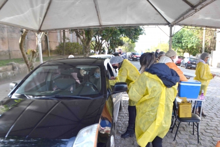 714 pessoas com 52, 51 e 50 anos foram vacinadas nesta quarta-feira (16)