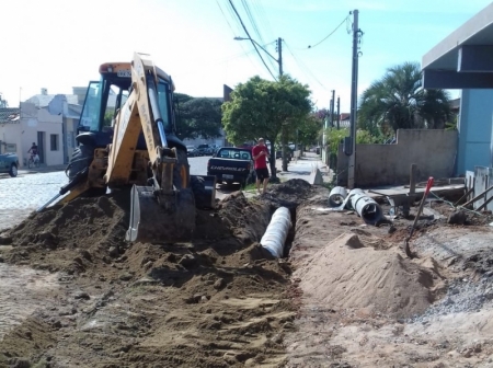 Prefeitura realiza ampliação da rede de esgoto pluvial no bairro Navegantes