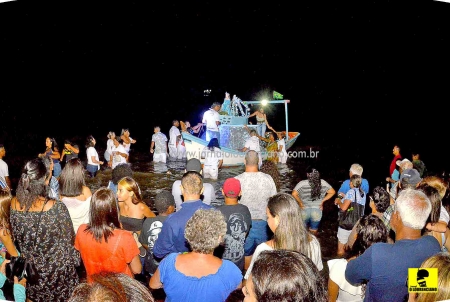 Festa de Iemanjá aconteceu neste sábado na praia da Barrinha