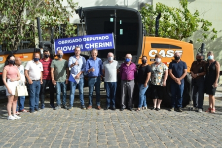 Deputado Giovani Cherini entrega patrola ao Município