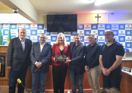 Farmácia Nativa recebeu homenagem pelos seus 40 anos na noite desta segunda-feira