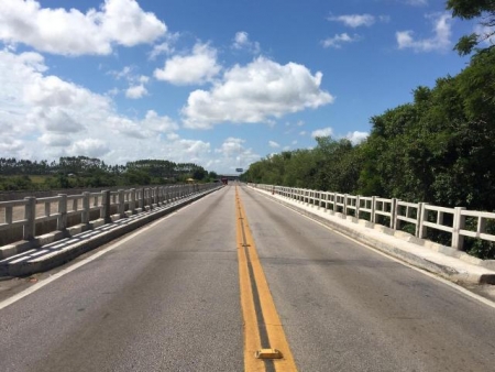Ponte na BR 116 em Cristal sofre bloqueio de 30 minutos na manhã desta terca-feira