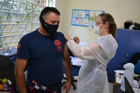 Equipe do SAMU foi vacinada contra o Covid-19 na tarde desta quarta-feira