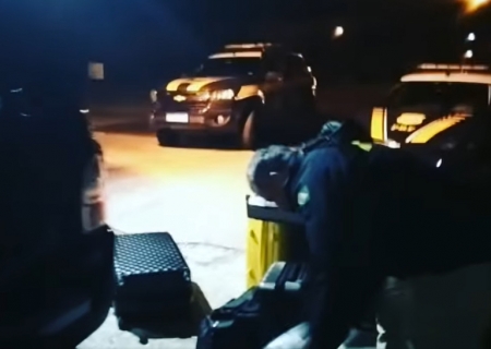 PRF apreendeu falsa viatura policial com bebidas importadas ilegalmente na BR-116, em Pelotas