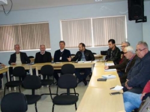 Prefeito Rudinei Härter lidera articulações que visam buscar novas alternativas para a produção de leite na região através da Azonasul