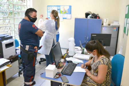 528 pessoas, entre profissionais da saúde e idosos, já foram vacinadas em São Lourenço do Sul