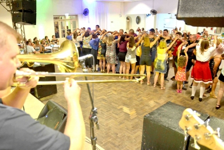 Grêmio Esportivo Lourenciano realizou o Baile do Chopp na noite deste sábado