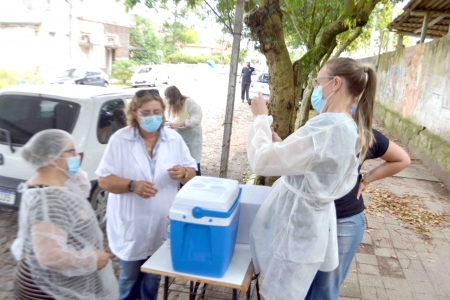 Nesta segunda-feira (26) acontece a vacinação da primeira dose para pessoas de 60 anos