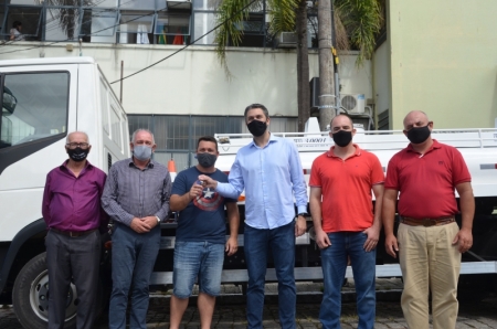 Município recebe novo caminhão-tanque