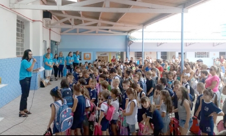 Alunos da Escola Nossa Senhora Estrela do Mar voltaram as aulas nesta segunda-feira