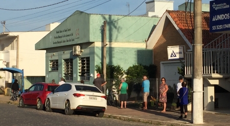 Postos de saúde retomam vacinação na manhã desta quinta-feira em SLS