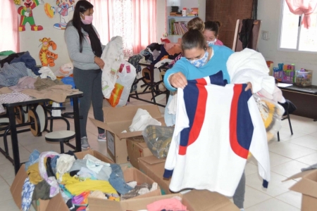 Mais famílias são beneficiadas com a Campanha do Agasalho  