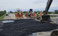 Ecosul libera fluxo na pista sul no km 407 da BR-116 em Camaquã