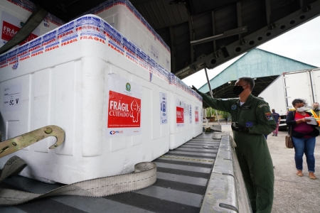 Estado recebe e distribui 242 mil doses de vacina contra a Covid-19 nesta sexta-feira (23)