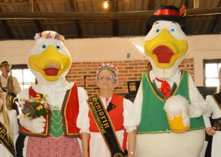 Terceira idade abre a programação da 32ª Südoktoberfest