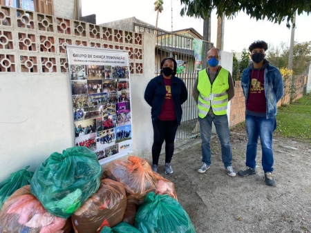 Campanha do Agasalho da Ecosul faz entrega ao Grupo de Dança Renovação