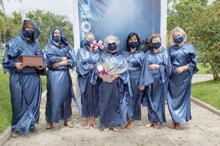 Personagens do Livro da escritora Cléia Dröse "criaram vida" em atividade Drive Thru na Praça Central