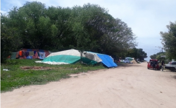 Beduínos permanecem  à beira do Arroio Carahá