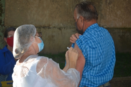 SEGUNDA DOSE: Nesta terça-feira (13) a vacinação da segunda dose é para as pessoas de 79 anos