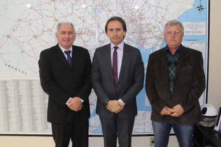 Prefeito leva ao Estado proposta para asfaltamento no interior 