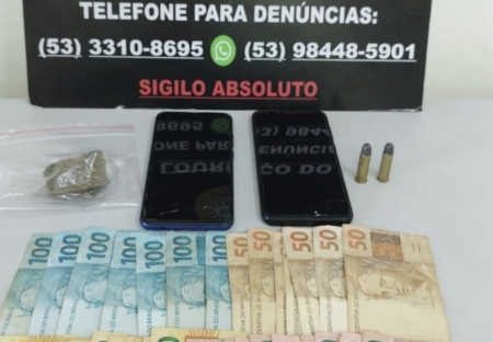 Polícia Civil com o apoio da Brigada Militar prendeu homem de 19 anos por tráfico de drogas no bairro Sete de Setembro