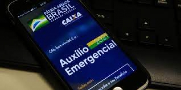 Nascidos em outubro podem sacar o auxílio nesta segunda-feira (16)