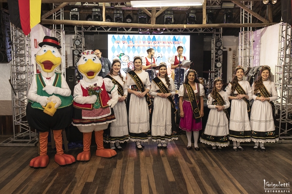 Baile de lançamento da 35ª Südoktoberfest foi um sucesso