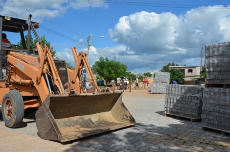 Pavimentação da rua Alfredo Bergmann continua em ritmo acelerado